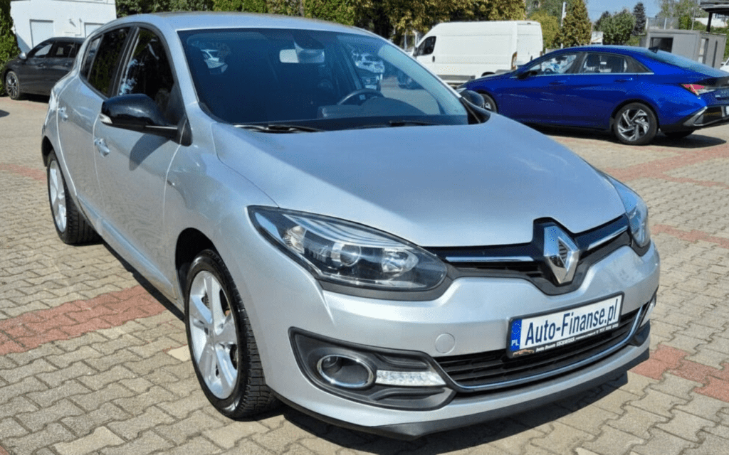 Renault Megane III 1.2 TCe Life 2015 – przód samochodu w ofercie wynajmu z wykupem Auto-Finanse.pl
