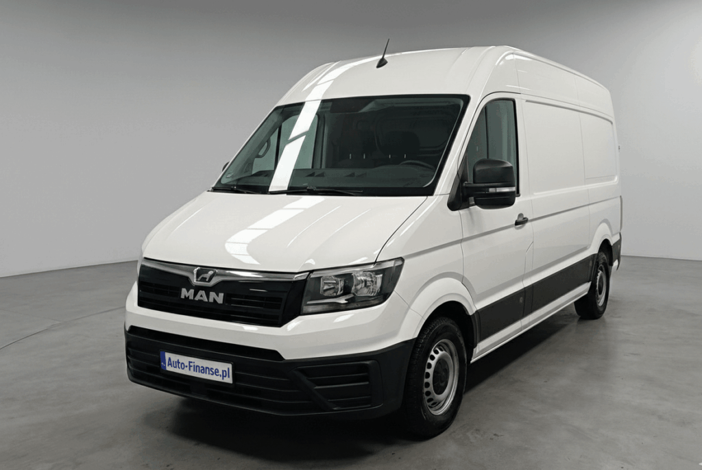MAN TGE L3H2 2.0 TDI 140 KM 2020 – leasing bez BIK i KRD MAN TGE L3H2 2.0 TDI 140 KM 2020 to profesjonalny samochód dostawczy klasy 3.5 tony, zaprojektowany z myślą o intensywnej eksploatacji w firmach transportowych, budowlanych, logistycznych oraz usługowych. Model ten jest technologicznym bliźniakiem Volkswagena Craftera, co oznacza sprawdzoną konstrukcję, trwałe podzespoły oraz wysoką jakość wykonania. To pojazd stworzony do pracy – solidny, funkcjonalny i ekonomiczny. Wersja L3H2 – maksymalna przestrzeń i funkcjonalność Wariant L3H2 oznacza długi rozstaw osi oraz podwyższony dach, co przekłada się na dużą kubaturę przestrzeni ładunkowej. Dzięki temu MAN TGE doskonale sprawdzi się przy przewozie europalet, sprzętu instalacyjnego, materiałów budowlanych czy wyposażenia serwisowego. To idealne rozwiązanie dla firm kurierskich, transportowych oraz wykonawczych, które potrzebują auta o dużej pojemności i wysokiej ładowności. Przestrzeń ładunkowa została zaprojektowana z myślą o praktyczności – szerokie tylne drzwi ułatwiają załadunek, a wysoki dach pozwala na komfortowe poruszanie się wewnątrz zabudowy. MAN TGE L3H2 to samochód, który realnie zwiększa efektywność codziennej pracy. Silnik 2.0 TDI 140 KM – trwałość i ekonomia Pod maską znajduje się sprawdzona jednostka 2.0 TDI o mocy 140 KM. To dynamiczny i jednocześnie oszczędny silnik wysokoprężny, który zapewnia dobrą elastyczność zarówno w mieście, jak i na trasie. Wysoki moment obrotowy umożliwia sprawne poruszanie się nawet przy pełnym obciążeniu. Jednostka ta ceniona jest za trwałość, umiarkowane spalanie oraz szeroką dostępność części serwisowych. Manualna skrzynia biegów gwarantuje pełną kontrolę nad pojazdem, a napęd na przednią oś poprawia stabilność i zmniejsza koszty eksploatacji. To konstrukcja sprawdzona w tysiącach flot firmowych w całej Europie. Komfort pracy i bezpieczeństwo Trzyosobowa kabina została zaprojektowana ergonomicznie i funkcjonalnie. Regulowany fotel kierowcy, liczne schowki, wygodna pozycja za kierownicą oraz nowoczesne systemy bezpieczeństwa wpływają na komfort wielogodzinnej pracy. W standardzie znajdują się m.in. systemy ABS, ESP, kontrola trakcji oraz wspomaganie ruszania pod górę. MAN TGE to pojazd, który łączy komfort jazdy z użytkową wytrzymałością. Solidna konstrukcja nadwozia i nowoczesne rozwiązania technologiczne czynią go pewnym partnerem w biznesie. Leasing bez BIK i KRD – realne finansowanie dla firm Ten egzemplarz dostępny jest w formule leasingu bez BIK i KRD. To rozwiązanie dedykowane przedsiębiorcom, którzy potrzebują finansowania mimo trudniejszej historii kredytowej lub krótkiego stażu działalności. Procedura jest uproszczona, decyzja szybka, a warunki dopasowane do realnych możliwości firmy. Więcej informacji o tej formie finansowania znajdziesz tutaj: Wynajem bez BIK i KRD oraz Auta bez baz. Jeżeli chcesz sprawdzić dostępne opcje finansowania, skorzystaj z kalkulacji online: Kalkulacja Auto-Finanse. Dlaczego warto wybrać Auto-Finanse.pl? Auto-Finanse.pl to centrum finansowania aut dla firm i osób fizycznych. Oferujemy leasing, wynajem oraz finansowanie bez baz. Stawiamy na elastyczność – to Ty decydujesz o wpłacie własnej, okresie finansowania i warunkach umowy. My zajmujemy się resztą. Aktualności i porady znajdziesz na naszym blogu: Blog Auto-Finanse.pl. Śledź nas w mediach społecznościowych: Facebook, Instagram, LinkedIn, X. MAN TGE L3H2 2.0 TDI 140 KM 2020 to gotowe narzędzie pracy, dostępne w leasingu bez BIK i KRD. Skontaktuj się z nami i uruchom finansowanie szybko, bez zbędnych formalności. 📍 Auto-Finanse.pl | Centrum Finansowania Aut 📞 794 502 306 📩 kontakt@auto-finanse.pl