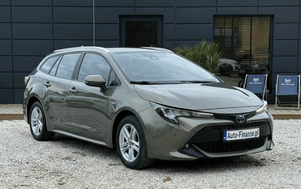 Toyota Corolla 1.8 Hybrid Comfort e-CVT kombi 2020 przód 3/4 – leasing operacyjny i konsumencki Auto-Finanse.pl