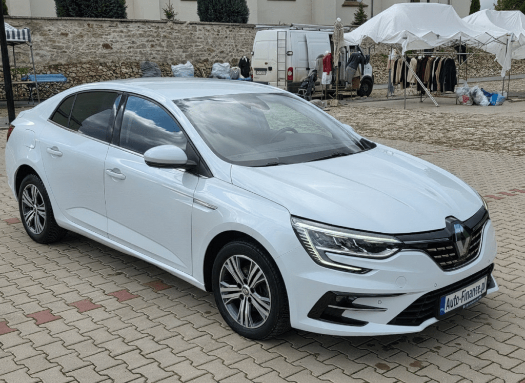 Renault Megane IV GrandCoupe 1.3 TCe Intens – przód lewy, leasing bez BIK i KRD Auto-Finanse.pl