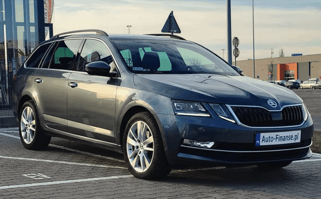 SKODA Octavia 2.0 TDI Style DSG 2018 kombi szara przód bok leasing Auto-Finanse.pl