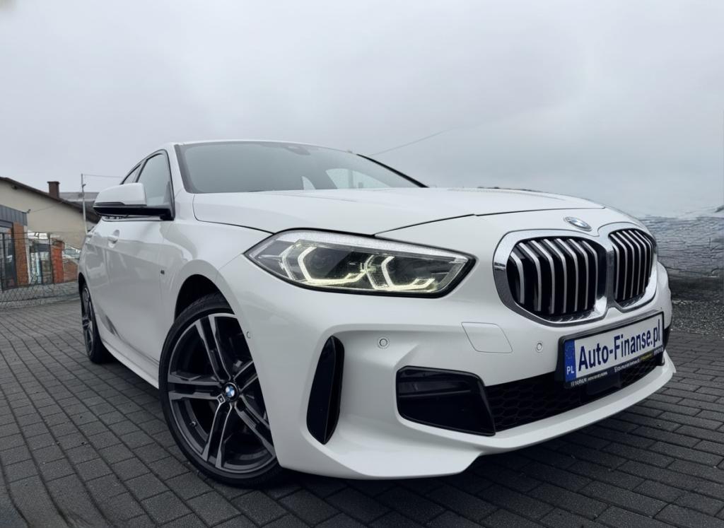 BMW Seria 1 120i M Sport 2022 biały hatchback przód 3/4 – leasing bez BIK i KRD Auto-Finanse.pl