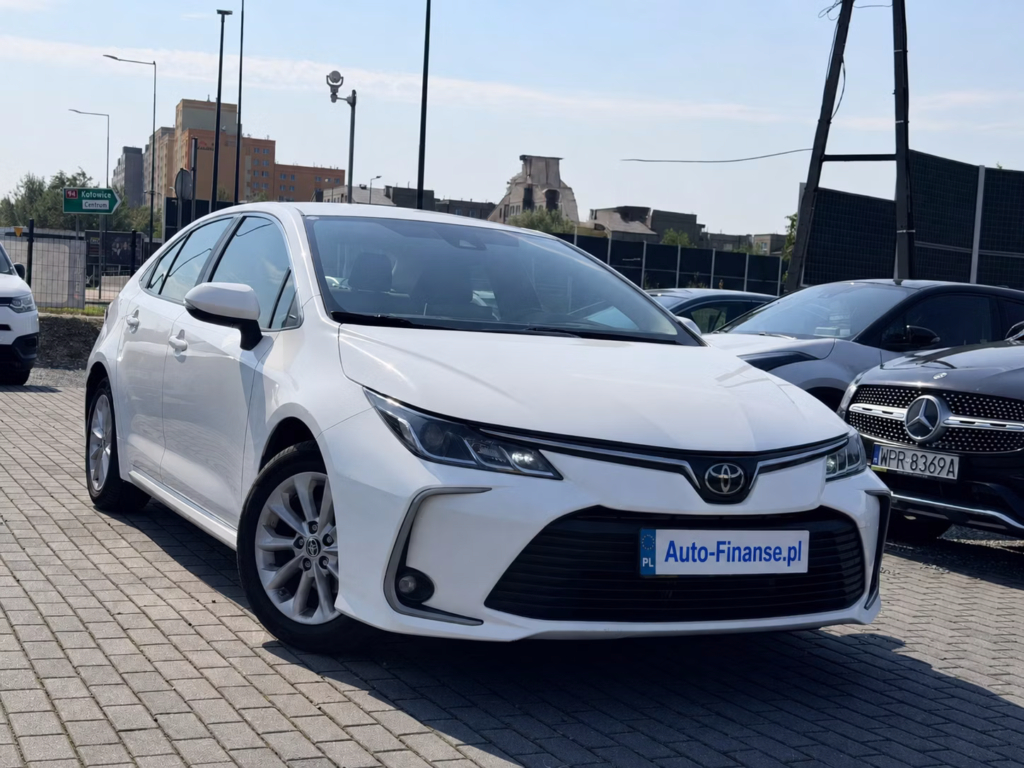 Toyota Corolla 1.5 Comfort biały przód