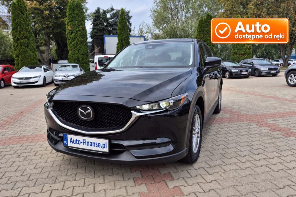 MAZDA CX-5 wnętrze z otwartymi drzwiami