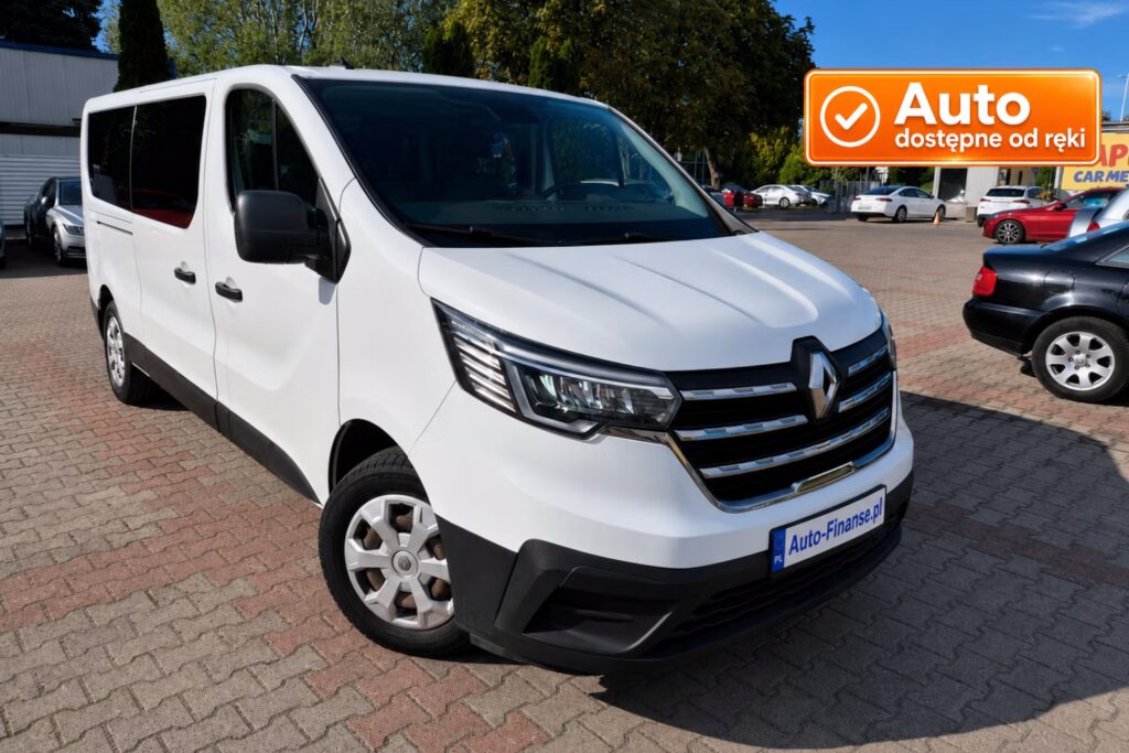 RENAULT Trafic biały van 2022