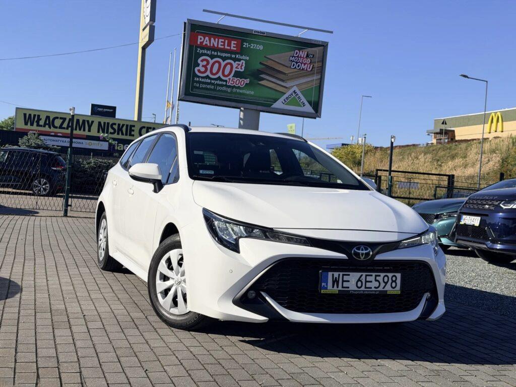 Toyota Corolla 2022 kombi z przodu